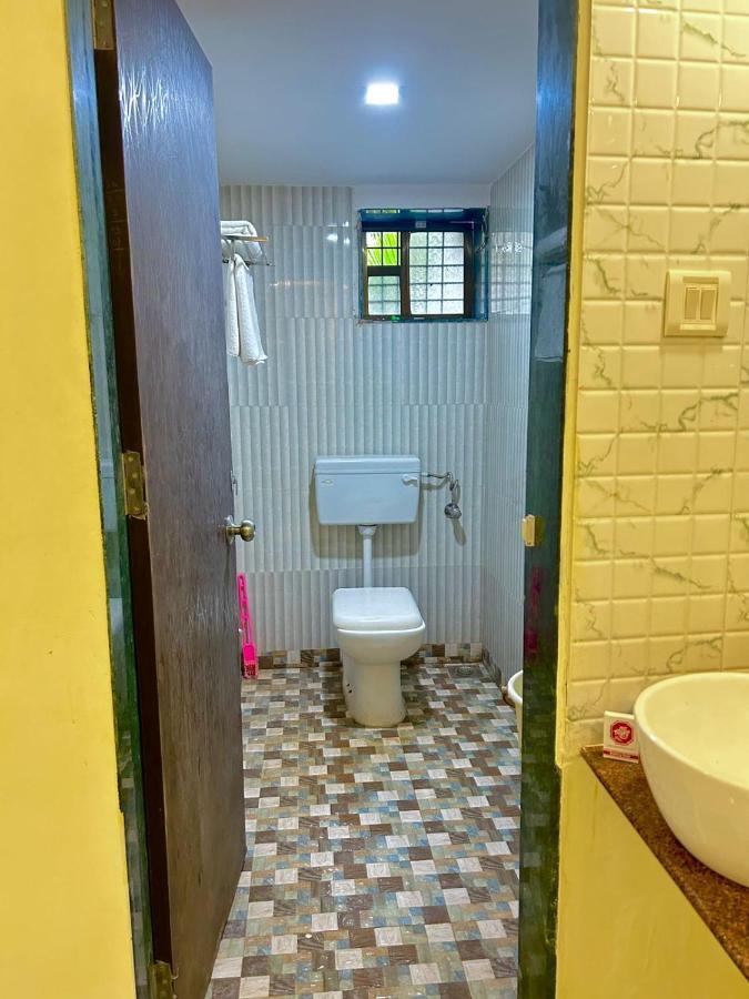 Wada Chirebandi Hotell Gimvi Exteriör bild